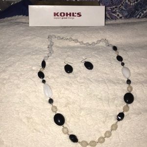 GORGEOUS necklace and matching earrings!